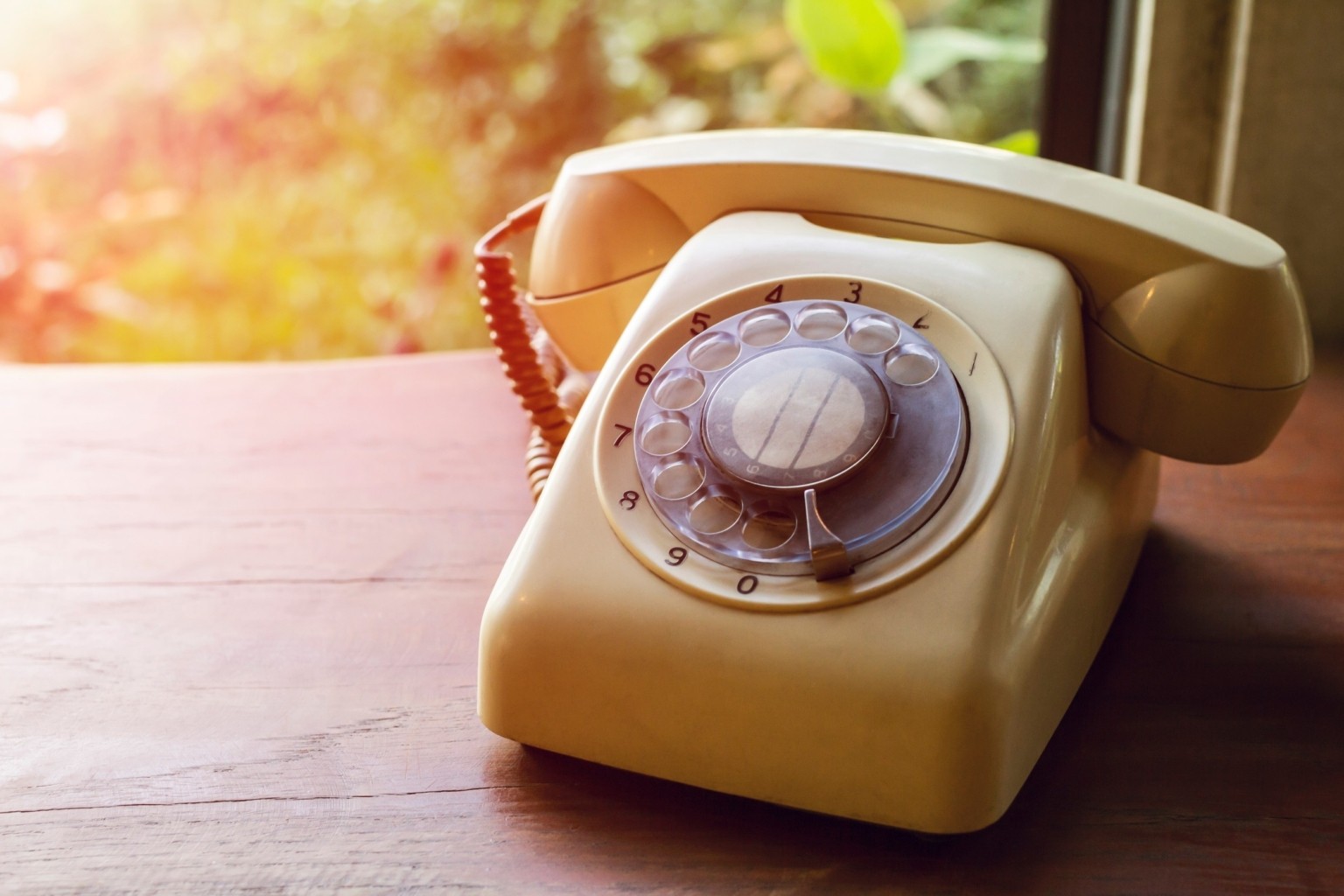 Pse prindërit po rikthejnë telefonat fiks në epokën smartphone-ve?