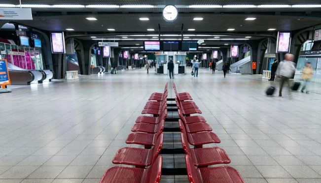 Alarm në Bruksel/ Gjenden dy pako misterioze, policia evakuon stacionin e trenit dhe metrosë së Brussels Midi