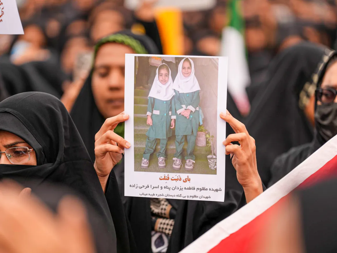 Hetim mbi sulmin e tmerrshëm ajror në shkollën e vajzave në Iran
