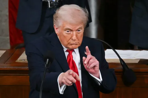Çfarë ndodhi me “paqebërësin” Trump?
