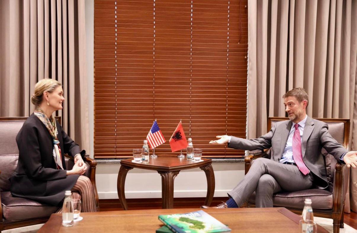 Ministri Hoxha takim me të ngarkuarën me punë të SHBA: Shqipëria krah aleatëve! 3 IMG 20260313 WA0000