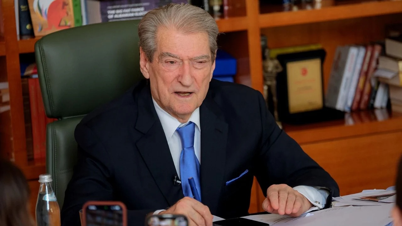 Berisha tregon prapaskenat e shkarkimit të Spiropalit: Ramës e Ballukut i vajtën fjalën se nuk e mbronte…