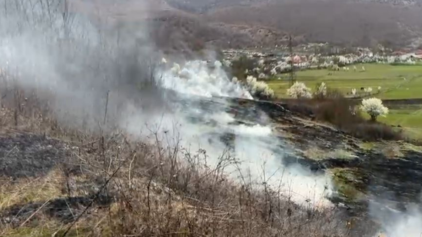 Nisin zjarret në Bulqizë, flakët përfshijnë zonën e Krajkës 11 Mbas 5 vitesh mund te jetoje keshtu 1 1