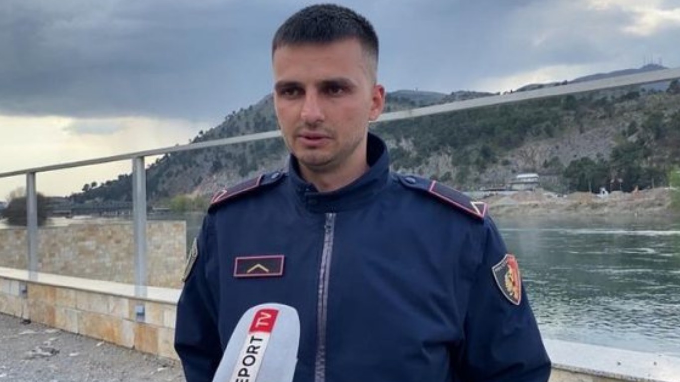 'U hodha direkt në Bunë, s'e mendova dy herë', flet efektivi i policisë që shpëtoi nga vdekja 59-vjeçaren në Shkodër 14 Mbas 5 vitesh mund te jetoje keshtu 25