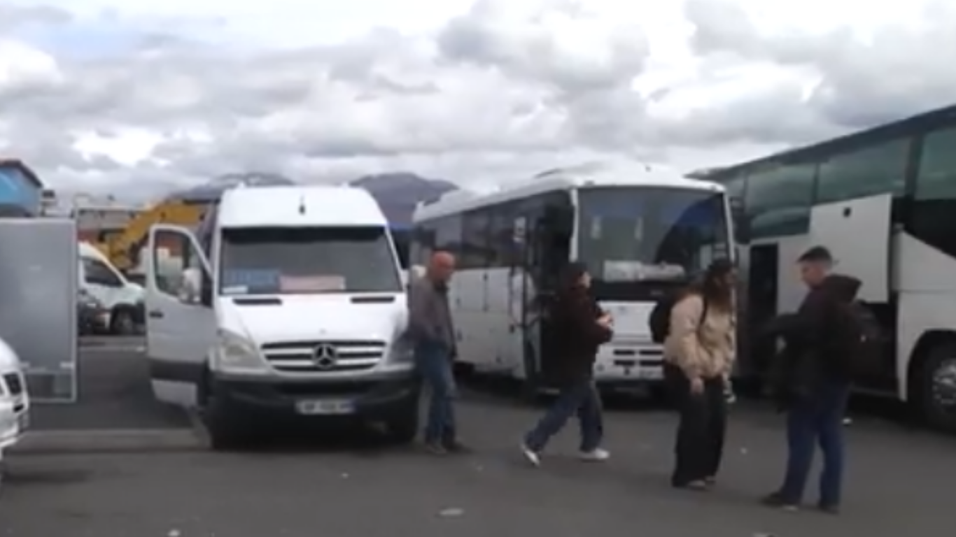 “Për në Librazhd tani më shtrenjtë”/ Qytetarët ankohen për rritjen e tarifave të transportit 12 Mbas 5 vitesh mund te jetoje keshtu 41