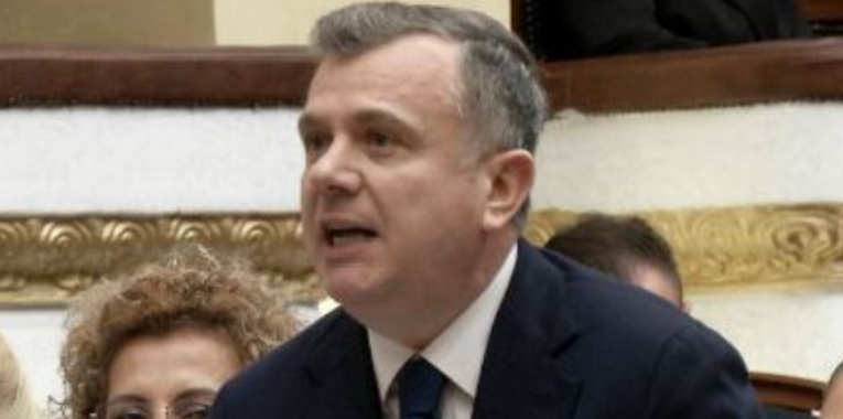 “0900 kam për ty”/ Ofendoi Vokshin në Parlament, Sekretariati i Etikës rrëzon kërkesën e PD, nuk përjashton Ballën