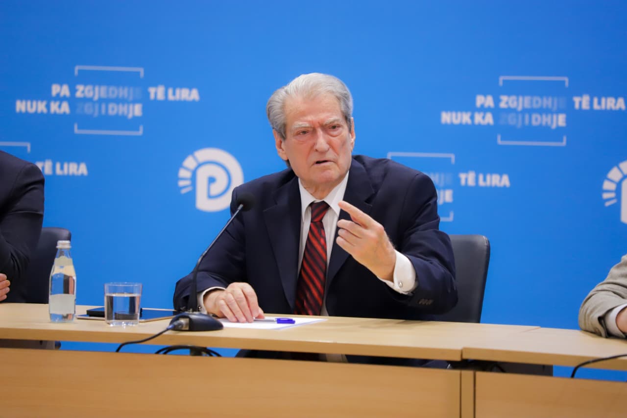 “E thirri në hotel!”, Berisha zbulon prapaskenat e takimit ‘sekret’: Rama i kërkoi zyrtarit britanik që të bllokonte integrimin. S’donte që të njihej merita e PD 3 WhatsApp Image 2026 03 11 at 13.59.58