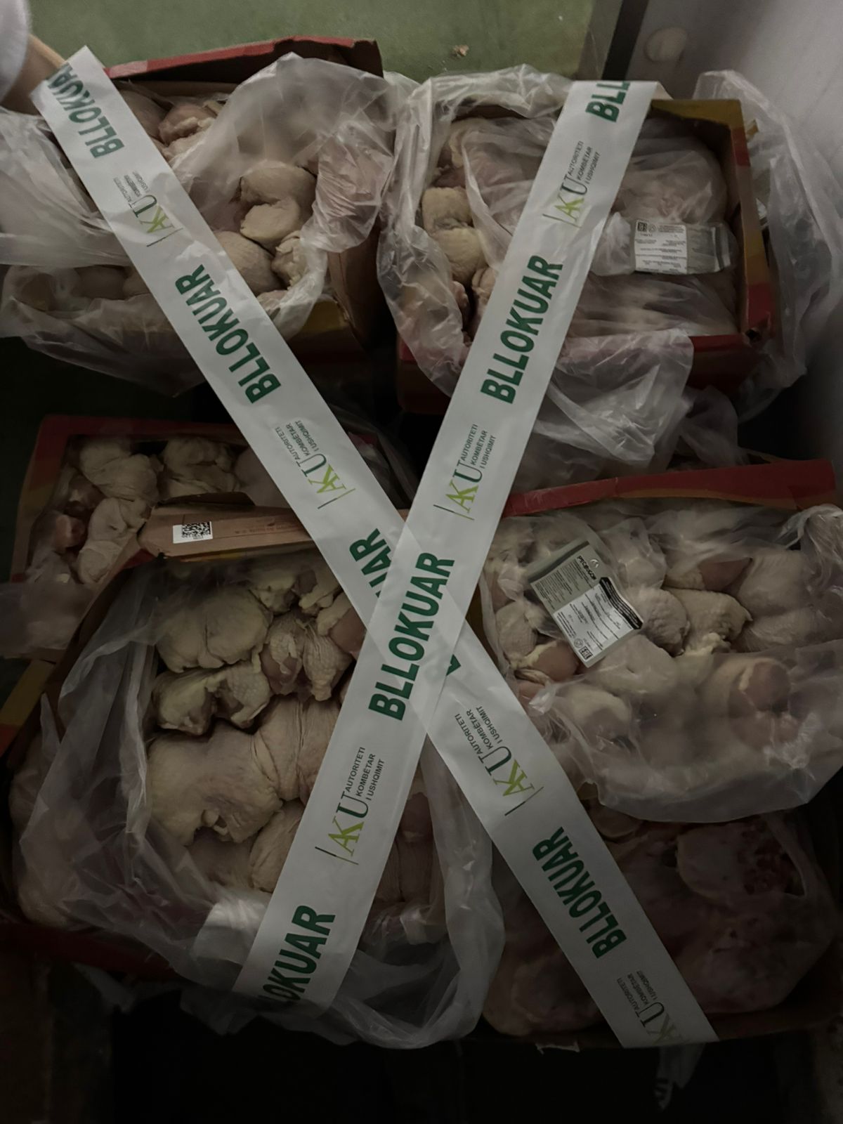 FOTO/ AKU bllokon 738 kg fileto pule të KMY dhe 328.7 kg djathë nga “Bonum”, shkak kushtet jo higjienike në ambiente 4 WhatsApp Image 2026 03 11 at 22.10.57 2