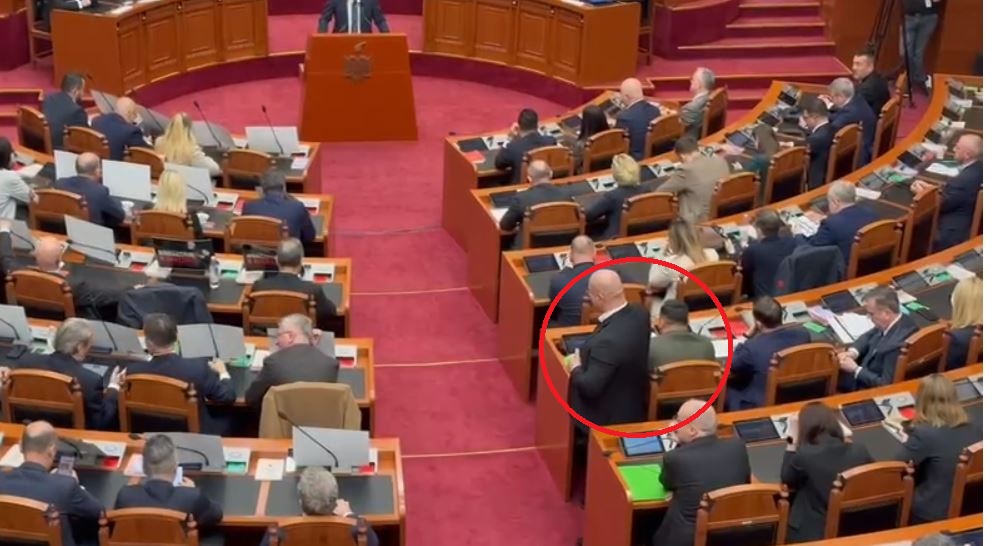 Gardisti merr në mbrojtje të veçantë Taulant Ballën, Noka i ankohet Peleshit: Përse po qëndron… 8 balla gardisti