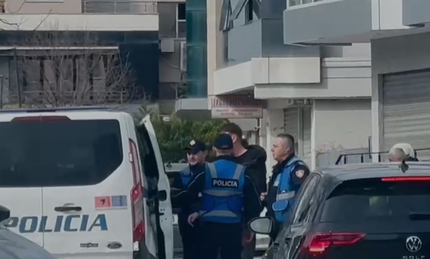 Sherr masiv mes një grupi nxënësish në shkollën e Shënavlashit, lëndohet 15-vjeçari 13 bvlore sherri