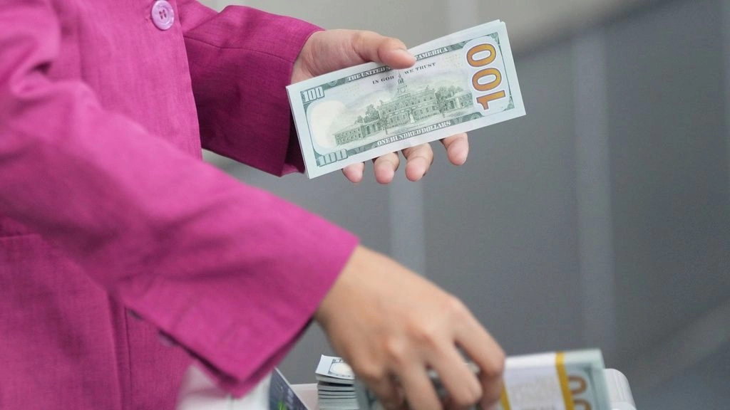 Lufta në Iran forcon dollarin – sa mund të zgjasë kjo rritje?