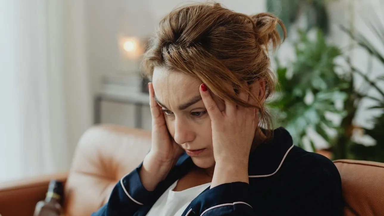 Sipas një studimi të ri, çdo person stresues në jetën tonë na plak me 9 muaj