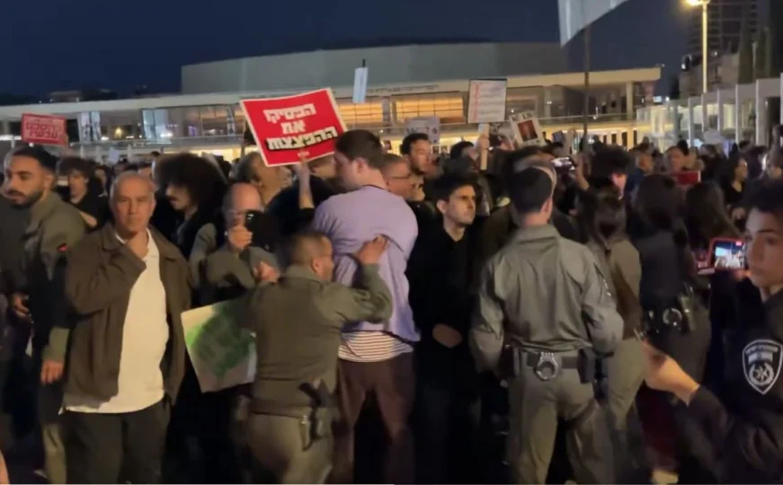 Pamje: Izraeli shtyp protestat kundër luftës në Iran