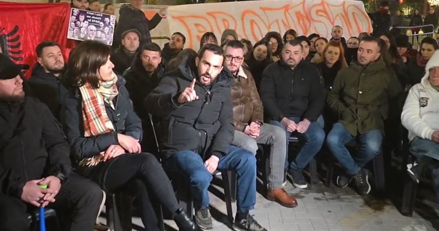 Protesta te Kryeministria, procedohet sërish Adriatik Lapaj 2 lapaj 5