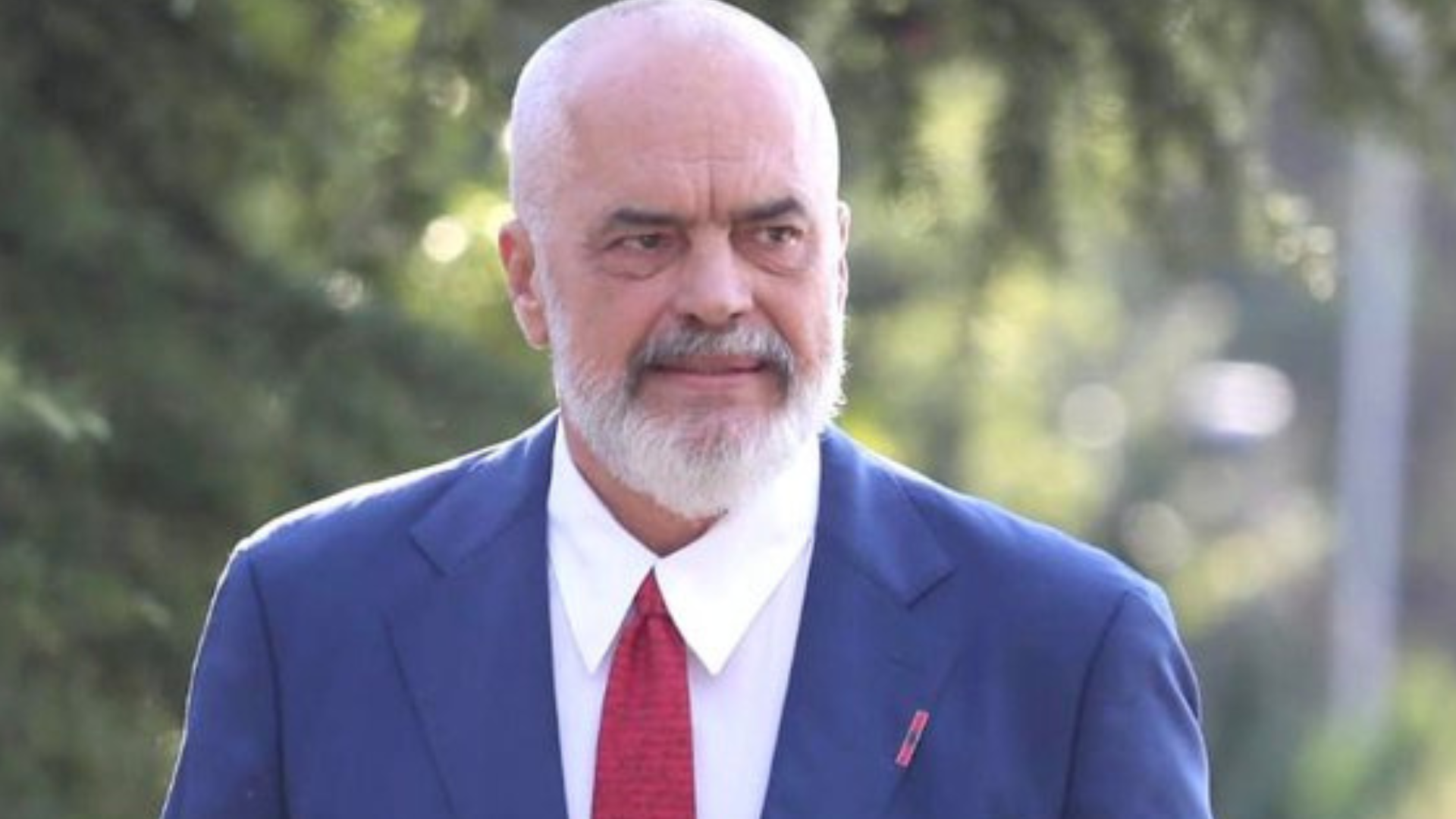 “Si jeni kaq të çmendur, kaq idiotë?”/ Shkallon Rama, shan e fyen qytetarin nga Tragjasi: Ku do e bëni sh…..