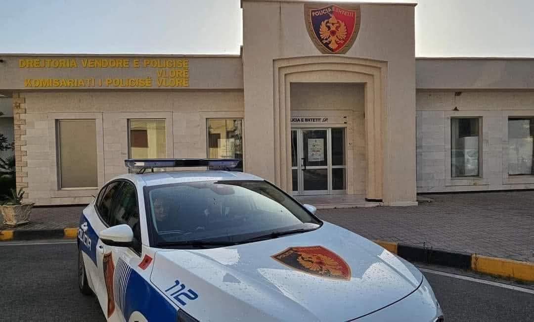 Parandalohet krimi në familje në Vlorë/ I moshuari kërcënon me thikë gruan dhe familjarët e tij 9 policia vlore