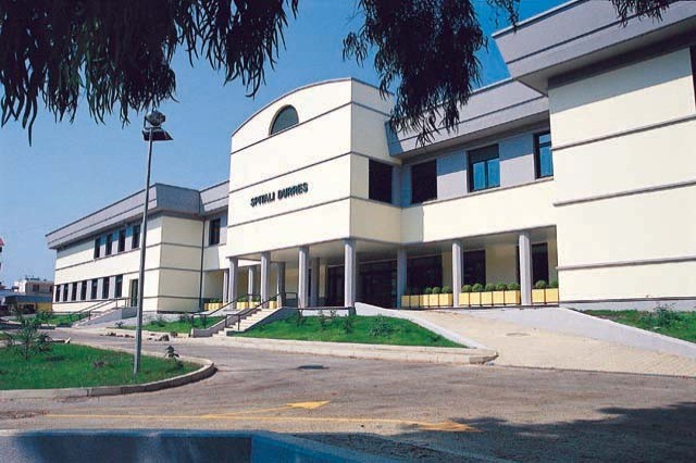 Aksident në Durrës, makina përplas 52-vjeçarin, transportohet në spital 10 spitali durres