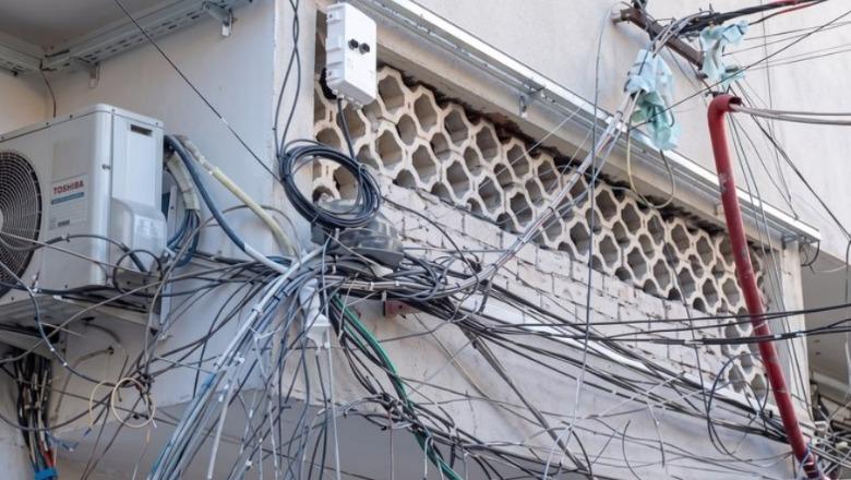 Fundi i epokës së kabllove të internetit në ajër dhe fasadat e pallateve! Ja çfarë parashikohet