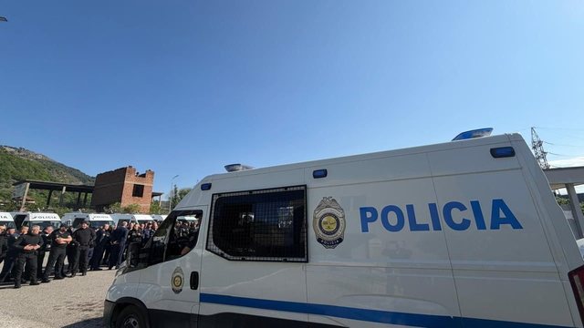 I dënuari përjetë transferohet nga burgu i Peqinit në atë të Burrelit, i gjendet drogë në çorape pas kontrollit në qeli