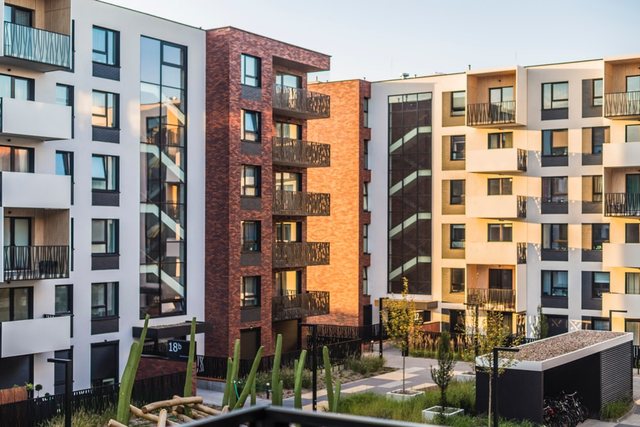 TË HUAJT BLENË ÇEREKUN E BANESAVE/ BSH: Çmimi i pronave u rrit 28%! Bie koha e shitjes së apartamenteve