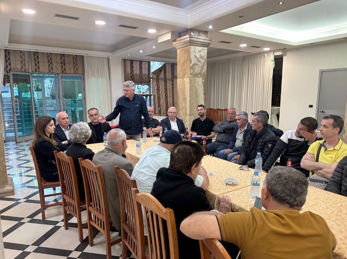 “Mobilizim për 8 majin”/ Gjekmarkaj pas takimit me demokratët në Kurbin: Qeveria e zhytur në korrupsion! Rama dhe pushteti i tij s’mund të vazhdojnë të paprekshëm
