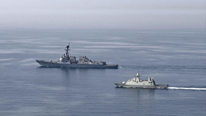 Irani tha se do i sulmojmë/ Komanda Qendrore e SHBA: Dy anije luftarake amerikane në Hormuz për pastrimin e minave