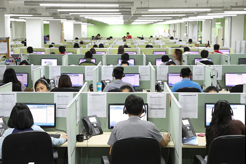 Kompjutera, të dhëna të klientëve të mashtruar dhe…/ Operacioni i SPAK ndaj Call Center-it, shpallen në kërkim pronarët! Kontrolle edhe në banesën e policit të shoqëruar