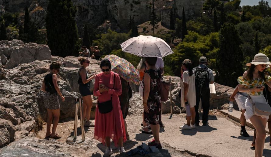 “8 mln turistë për 700 mijë banorë” / Kryebashkiaku i Athinës kundër turizmit masiv: Qyteti s’mund të jetë hotel gjigant