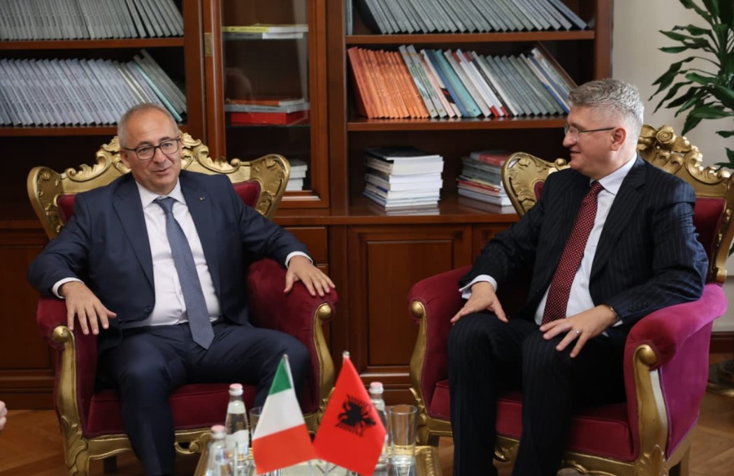 Diskutime për integrimin europian dhe shqetësimet e opozitës, Gjekmarkaj takon deputetin italian Giulio Cesare Sottanelli