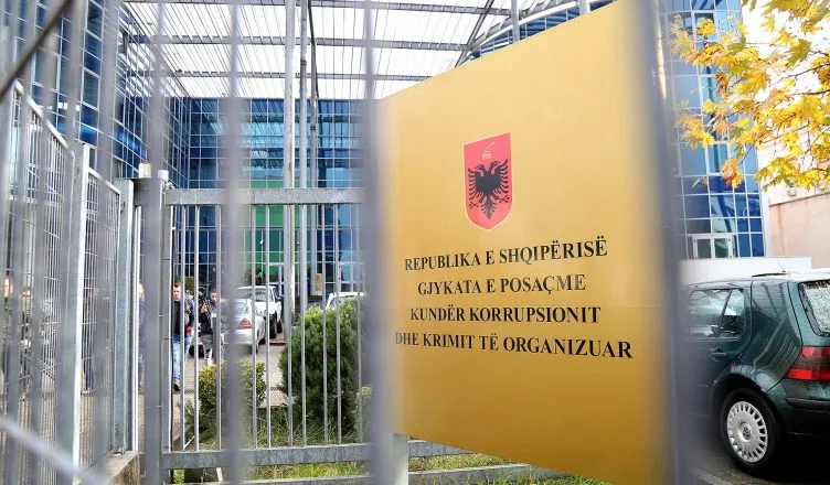 Dosja “Plumbi i Artë”/ “Fotoja ime u gjet në telefonin e Dumanit”, ish-zv.drejtori i Policisë së Elbasanit dëshmon në GJKKO: Çfarë më tha Gledis Nano…