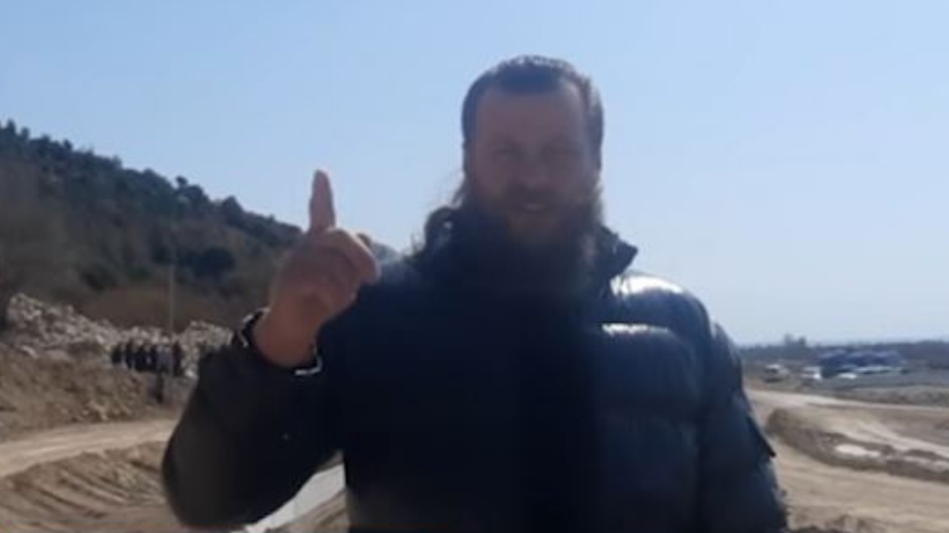 “Amanet gjaku…”/ U vra sot bashkë me gruan në atentat, VIDEO e Kreshnik Mujecit për banorët e Rrjollit