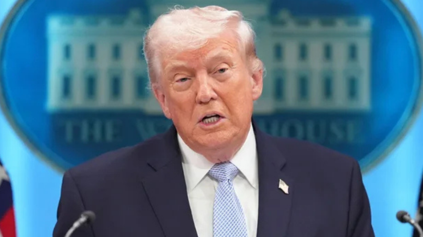 Trump: “Irani është në një gjendje kolapsi—Ata duan që ne të hapim Ngushticën e Hormuzit