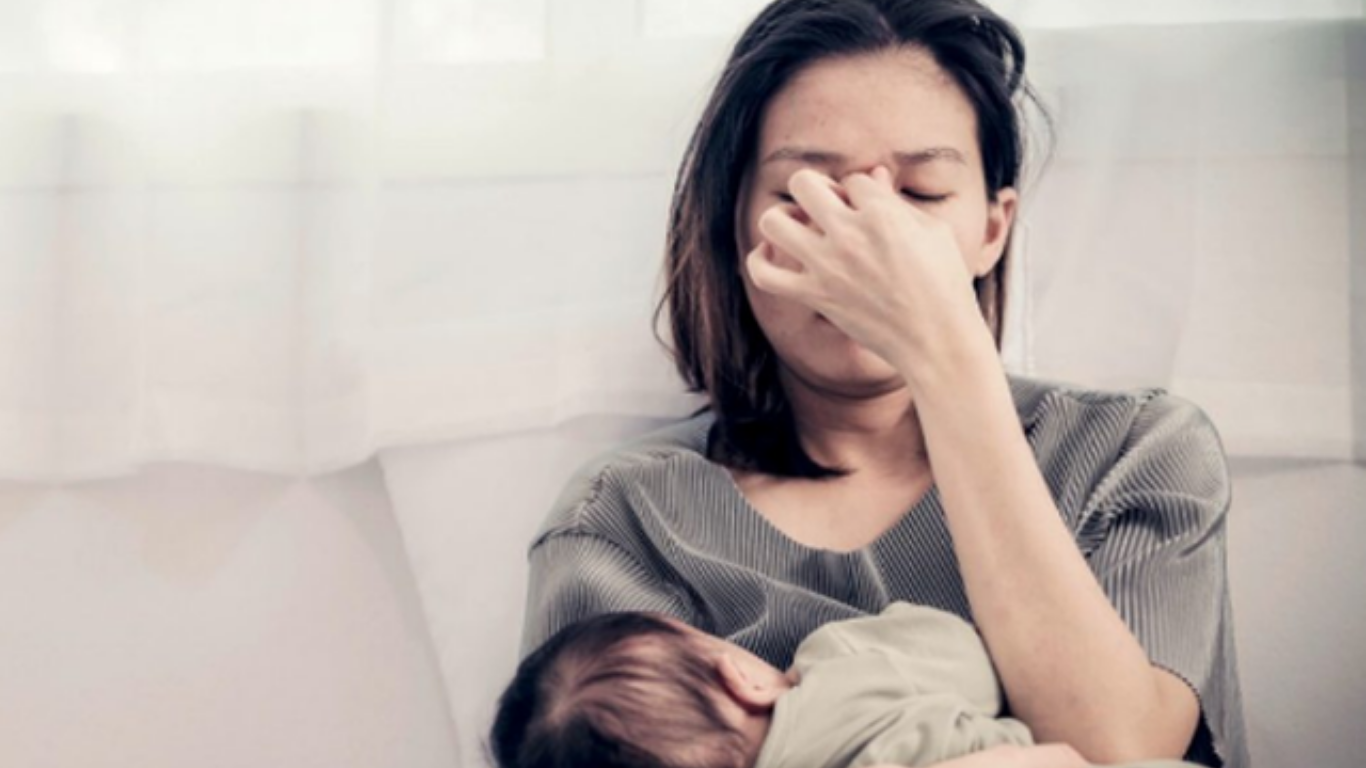 Depresioni pas lindjes/ Gjendja që prek një në shtatë gra në vitin e parë pas lindjes