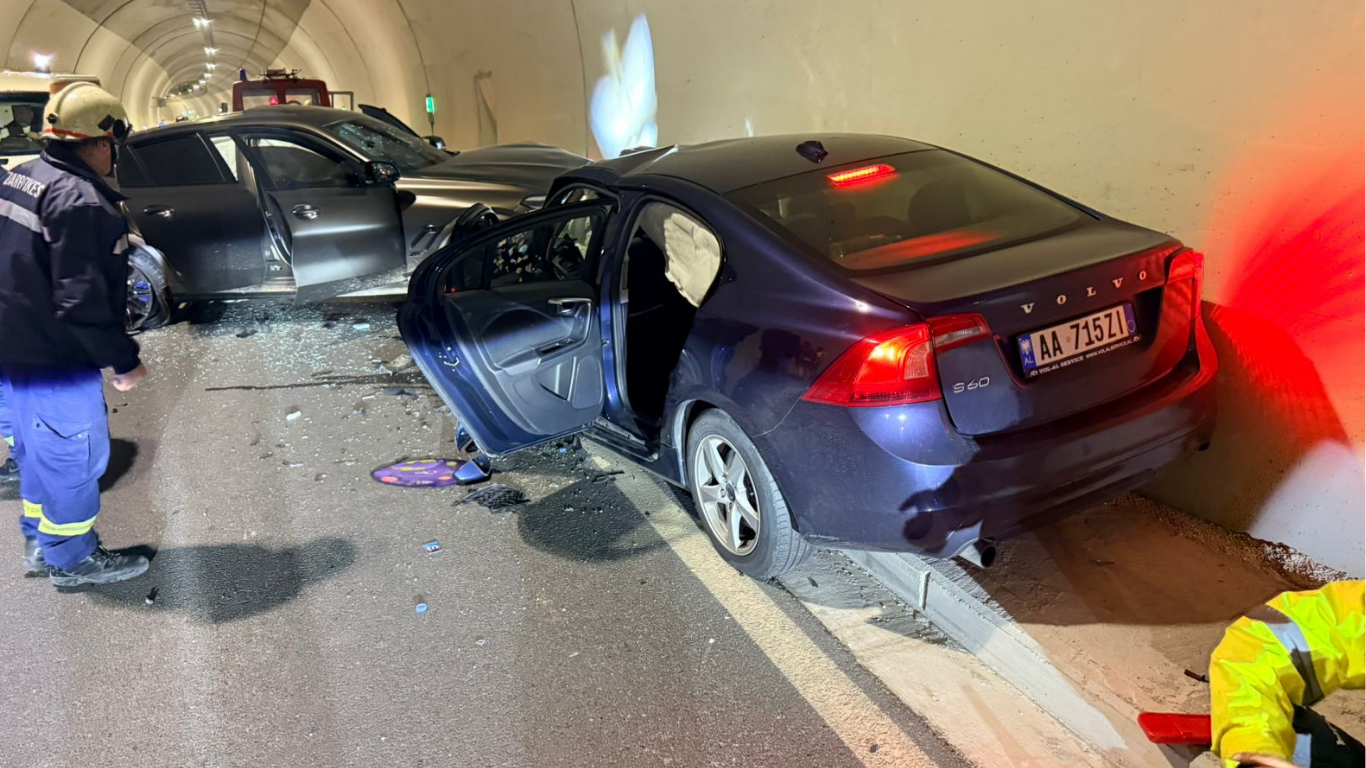 Aksident me disa të plagosur në tunelin e Llogarasë, përplasen dy automjete! Bllokohet qarkullimi