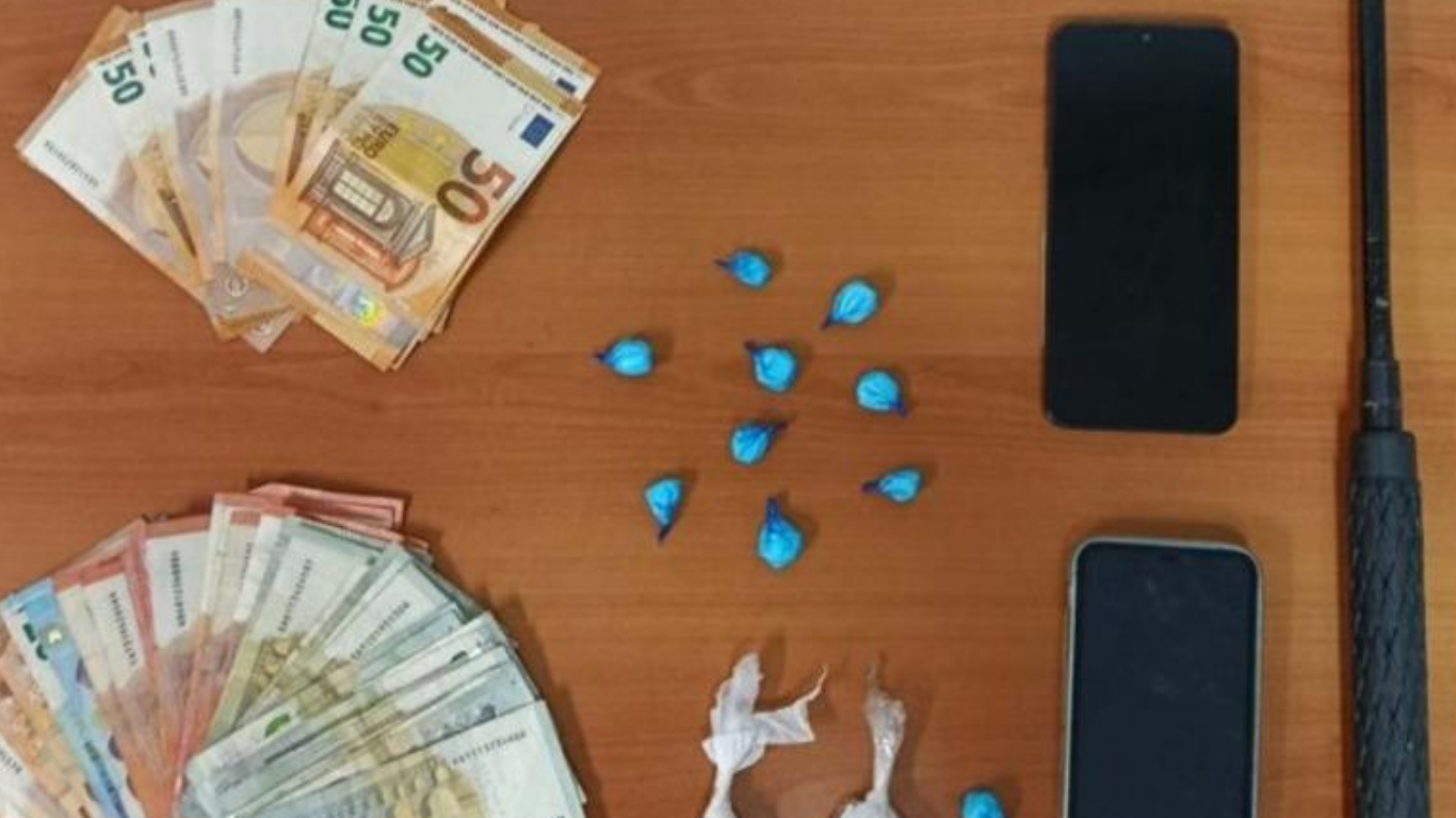 Greqi/ E kishin kthyer lokalin në ‘fole’ droge, arrestohen dy shqiptarët babë dhe bir!