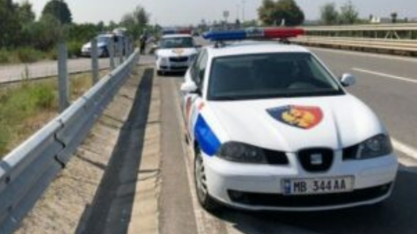 Aksident i rëndë në Thumanë/ Përplasen dy mjete, humb jetën pasagjerja (Emri)