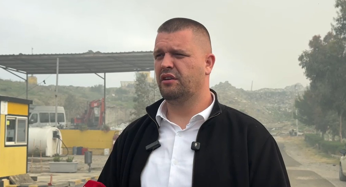 Landfilli i Bushatit në flakë, nënkryetari i bashkisë së Vaut të Dejës tregon se si nisi zjarri: Nuk rrezikohen banesat