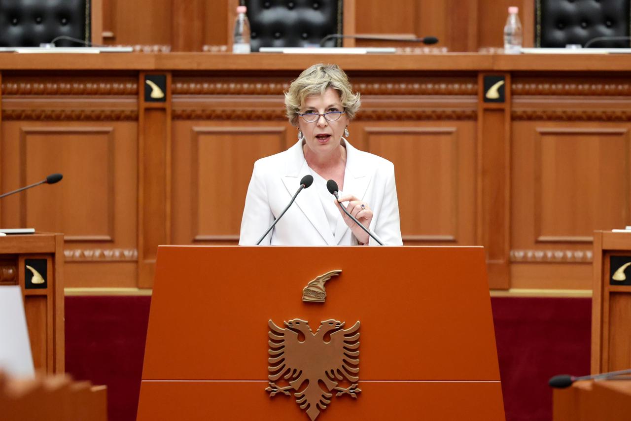 Ministrja Evis Sala në Kuvend: Reforma në onkologji drejt decentralizimit dhe standardeve europiane