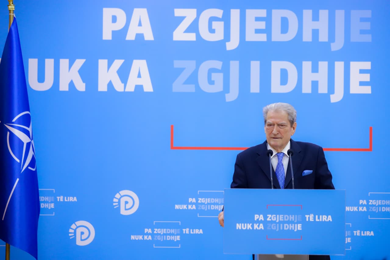 Rikandidimi për drejtimin e PD, Berisha: Ndërhyra për të shpëtuar partinë kur pashë duar të zeza, jo se u shpalla “non grata”