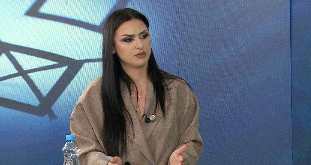 “Sulmon Salianjin dhe kursen Ballukun”, nënkryetarja e FRPD ‘shpërthen’ kundër Berishës: S’është më kryetar i PD. Neni ‘Basha’ i qartë, largohet ai që humbet zgjedhjet!