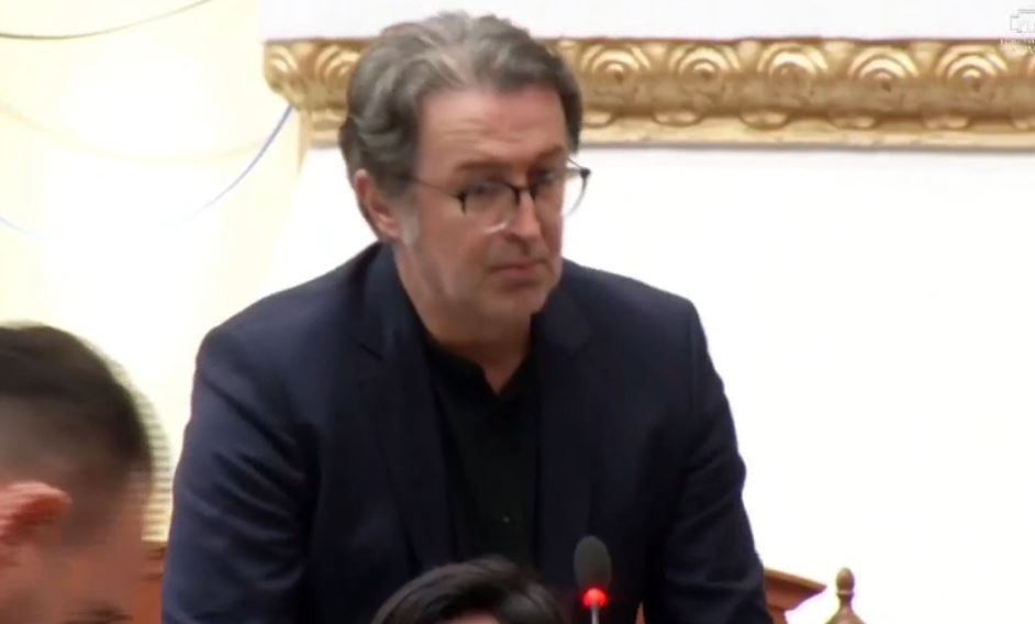 “Nëse s’ka përballje, vërini drynin Parlamentit”/ Alizoti: Ministri i Bujqësisë refuzon interpelancën se është në hetim, gjeni një tjetër! Shqiptarët duan përgjigje