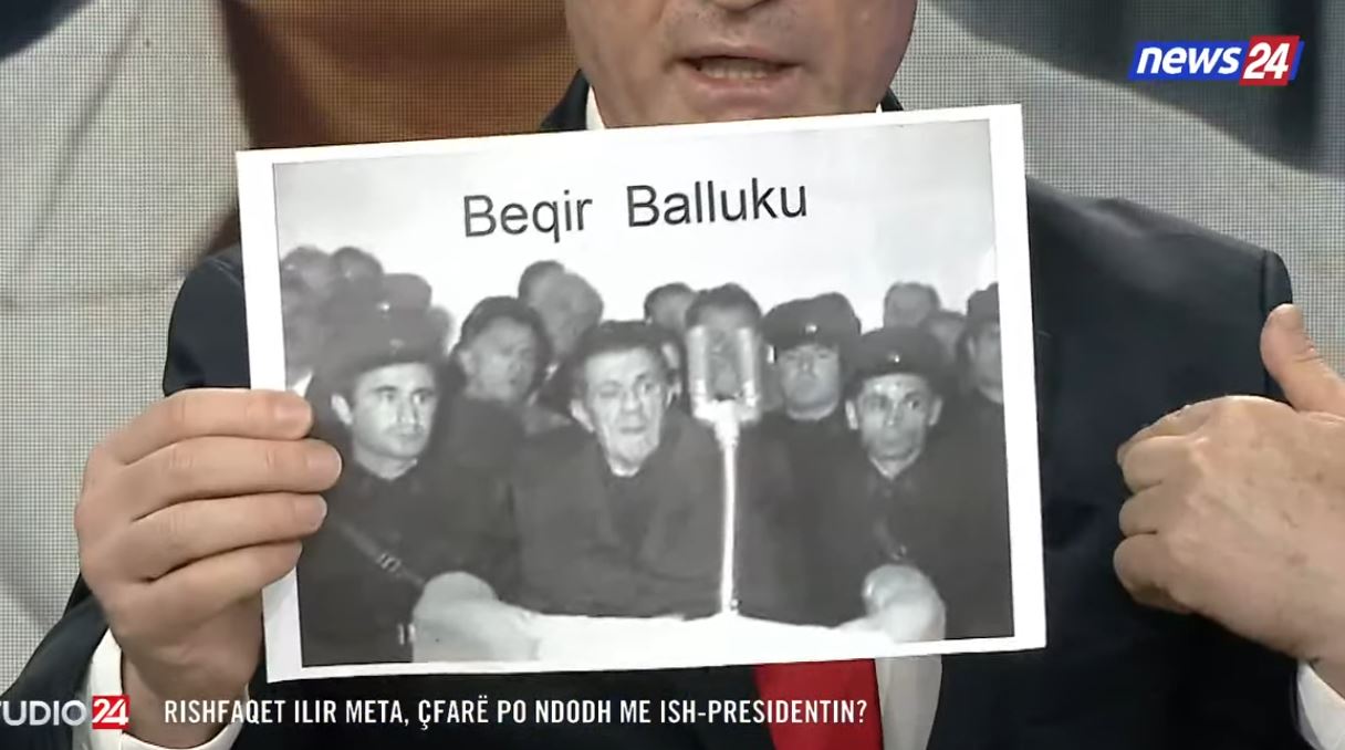 Çfarë po ndodh me ish-presidentin?/ “Beqir Balluku ka pasur kafaz?”, Kujtim Cakrani për gjyqin e Metës: E krahasuan me një terrorist. Kërkuam të ishte pranë avokatit