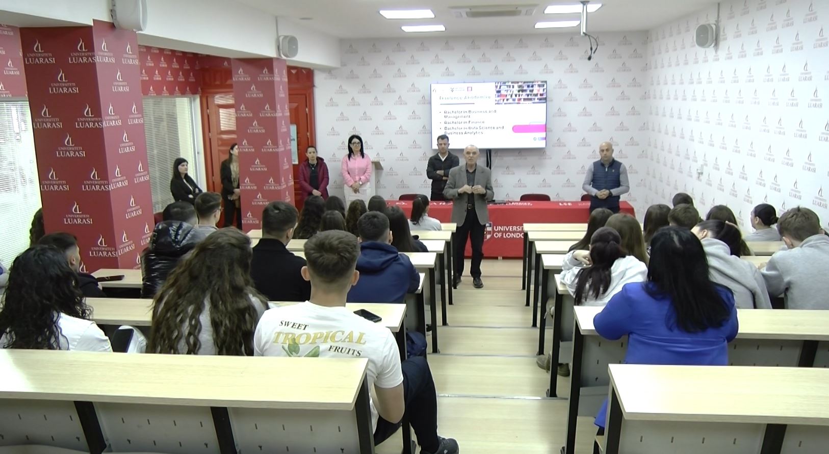 Universiteti ‘Luarasi’ pret maturantët e Tiranës, Bundo: Vendimet për të ardhmen duhen marrë me informacion, jo emocion