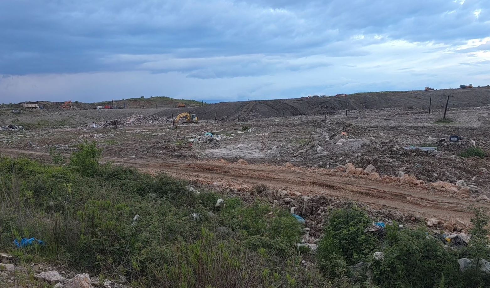 Zjarri në landfillin e Bushatit, pas katër ditësh në luftë me flakët, neutralizohet vatra