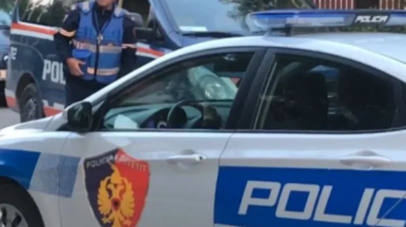 Tentoi të vriste me armë zjarri një person në një lokal në Durrës, arrestohet 23-vjeçari