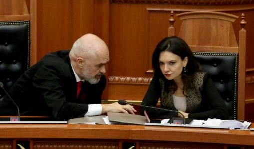 Debate në mbledhjen e PS/ “Ose je me ne, ose përballë nesh”! Rama përplaset me Spiropalin: Herën e parë nuk votove, të dytën bëre çarçaf, të 3-tën del nga grupi