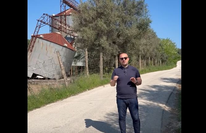 “Rruga e amortizuar e Ballagatit, pasaporta e vërtetë europiane”, Korreshi publikon pamjet: Lidh 10 fshatra me Lushnjen, por ka gjendjen si në Gaza