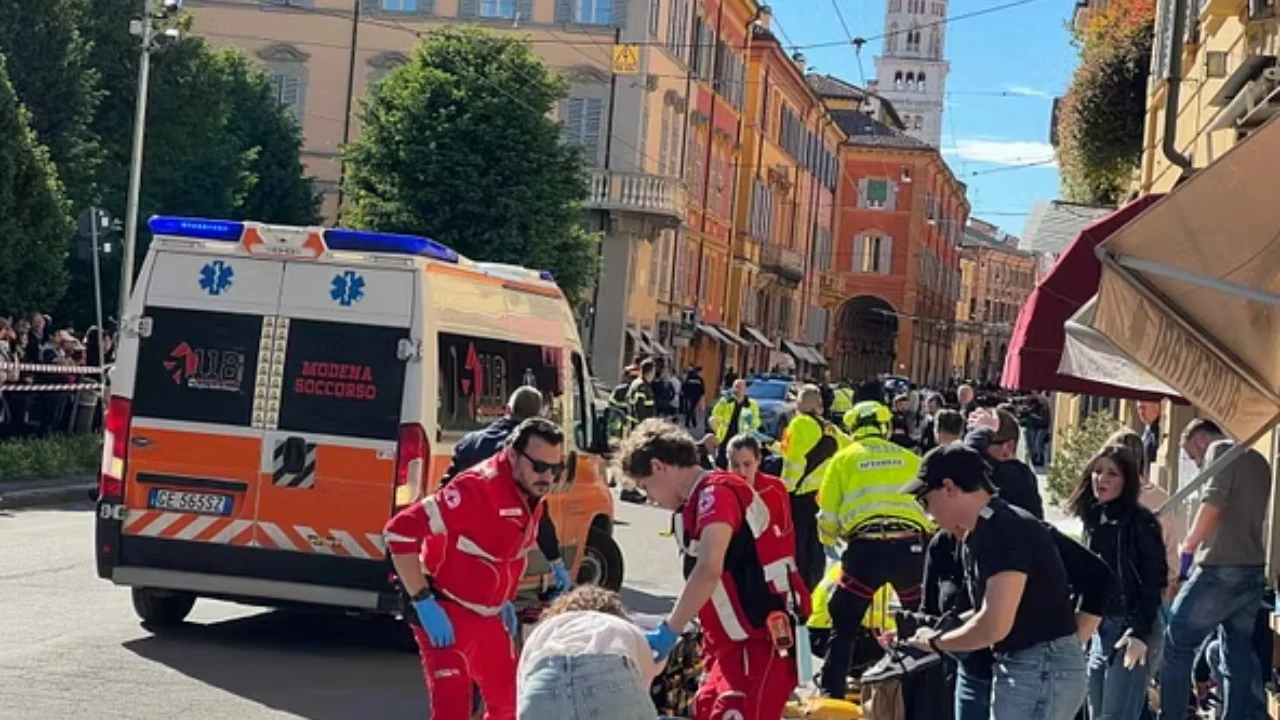 E rëndë në Itali, makina merr përpara turmën e këmbësorëve/ Arrestohet autori 31-vjeçar, shtatë persona të plagosur