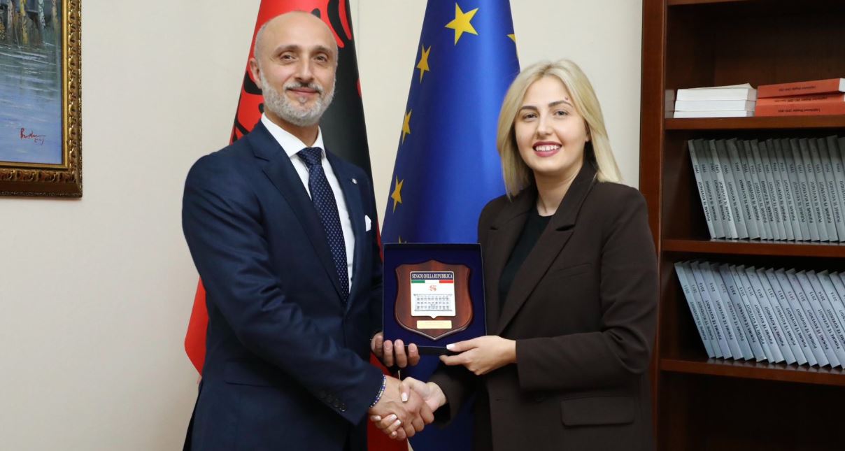 Takimi me senatorin De Rosa, Zhupa: Të rrisim bashkëpunimin për më shumë mbështetje për shqiptarët në Itali dhe zgjerim të shërbimeve konsullore 5 567 1
