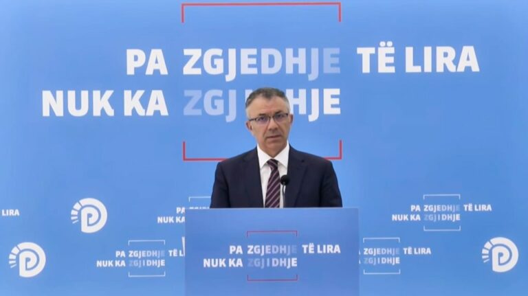 Thellohet skandali/ “74 cm e zhytur nën tokë dhe 3 miliardë euro në ajër”, Cara: ‘Durrës Marina’ në prag katastrofe